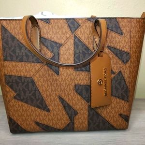 Michael Kors Sinclair Monogram East West Tote